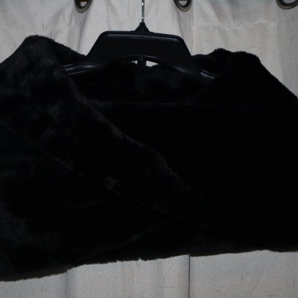 Black Faux Fur Infinity Shaw